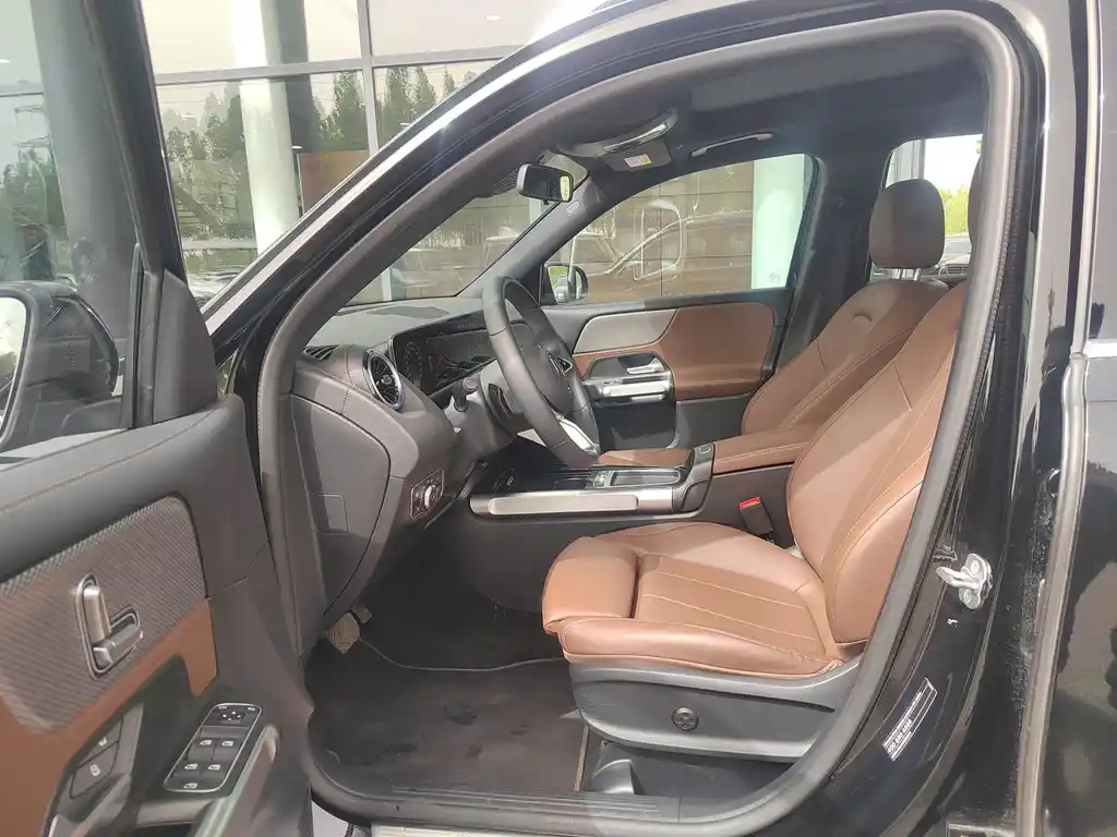 MERCEDES BENZ GLB 2024