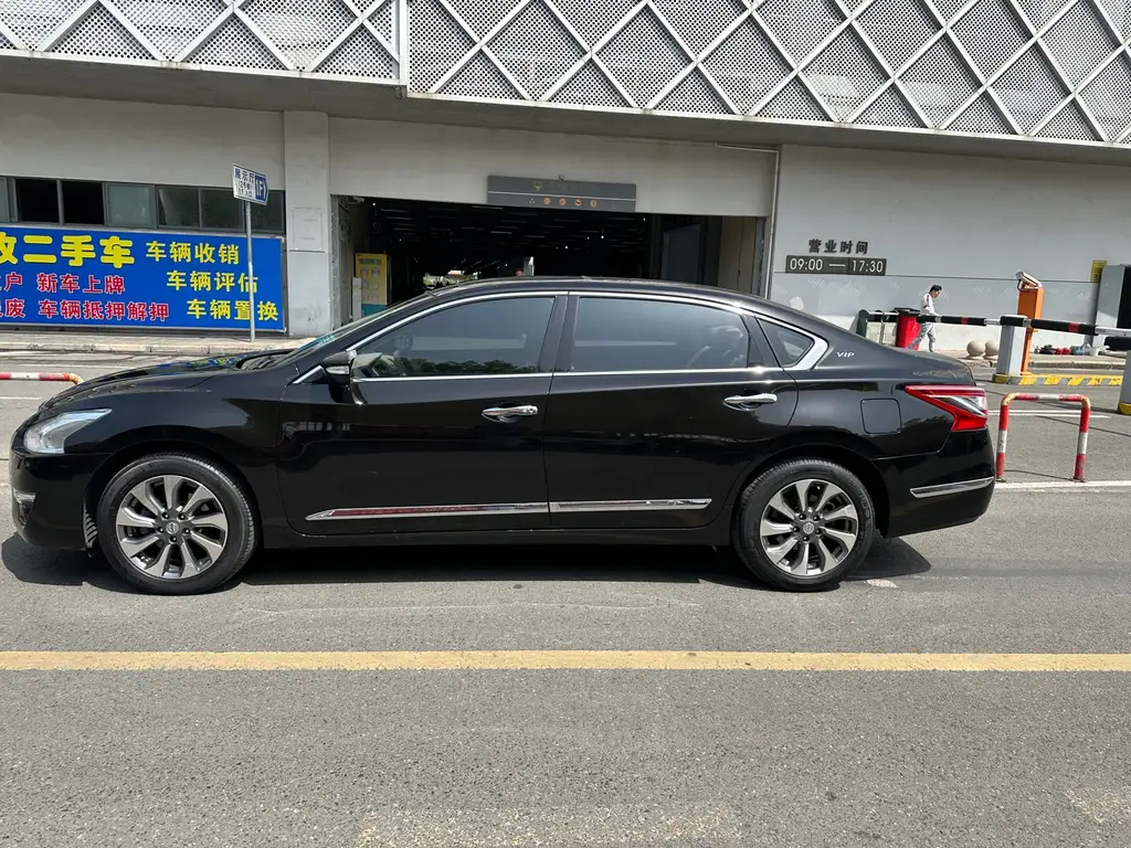 NISSAN TEANA 2015