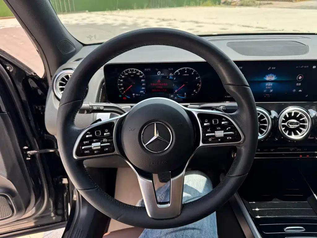 MERCEDES BENZ GLB 2023