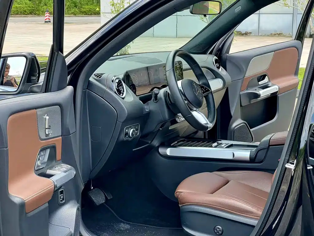 MERCEDES BENZ GLB 2024