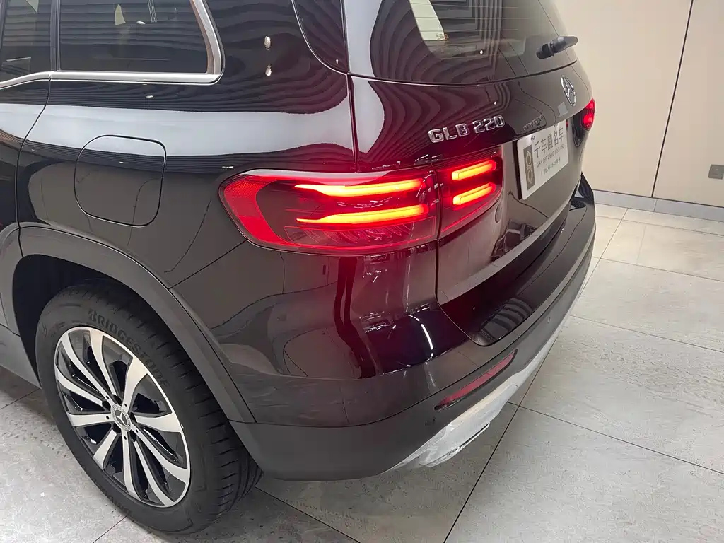 MERCEDES BENZ GLB 2024