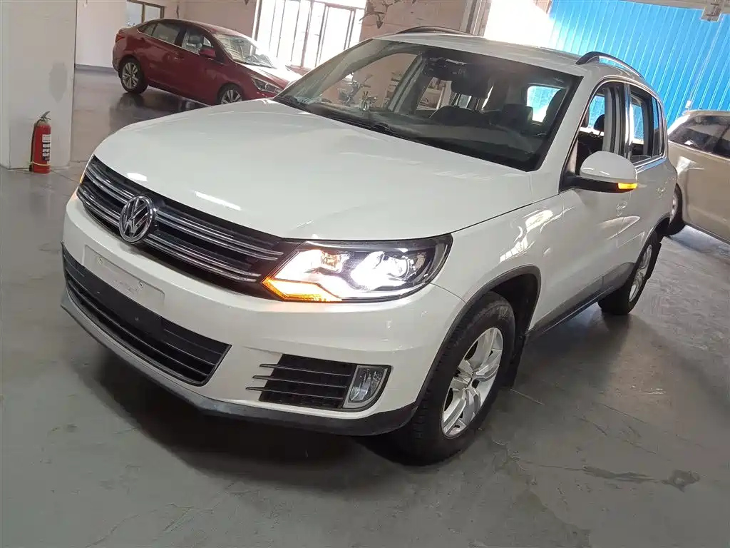 VOLKSWAGEN TIGUAN 2016