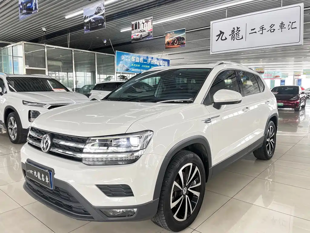 VOLKSWAGEN THARU 2020