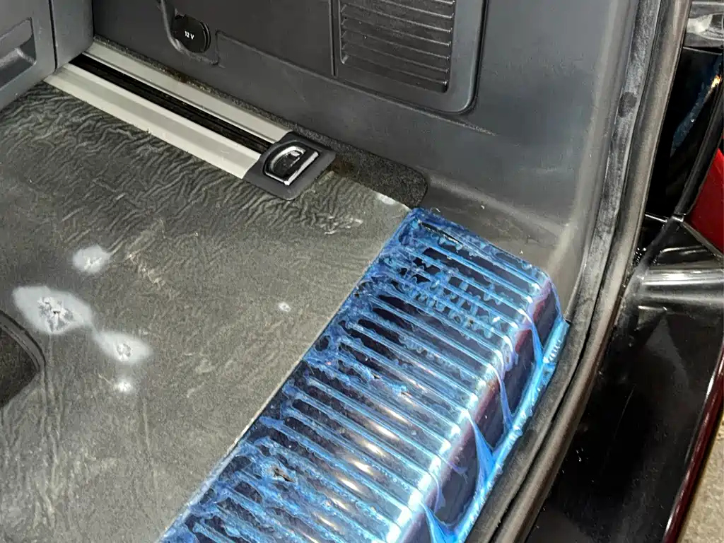 VOLKSWAGEN MULTIVAN 2012