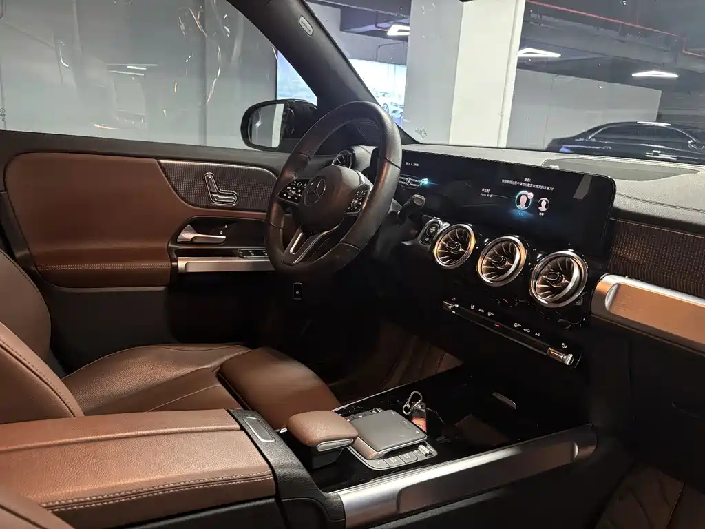 MERCEDES BENZ GLB 2023