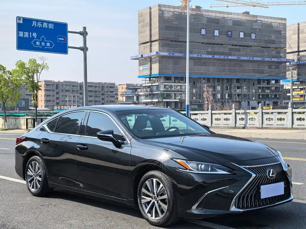 LEXUS ES 2021