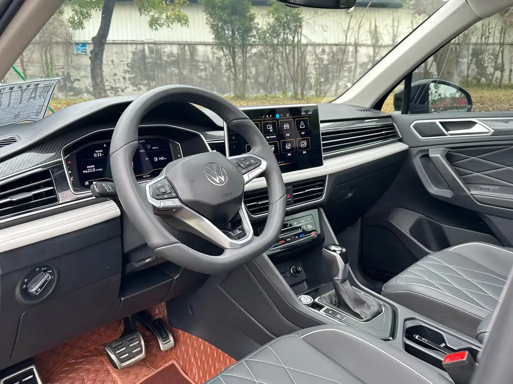 VOLKSWAGEN TIGUAN L 2024