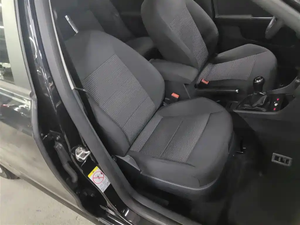 VOLKSWAGEN LAVIDA 2015