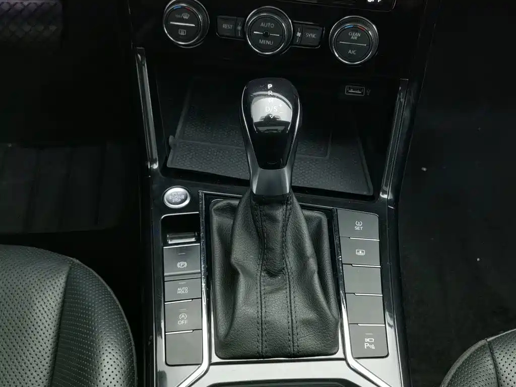 VOLKSWAGEN PASSAT 2019