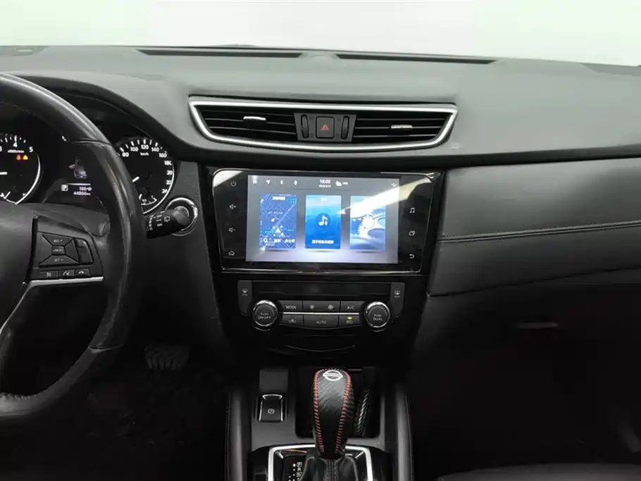 NISSAN QASHQAI 2019