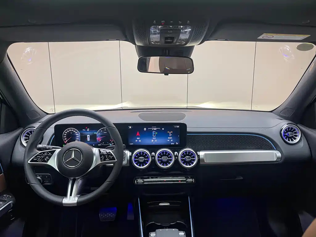 MERCEDES BENZ GLB 2024