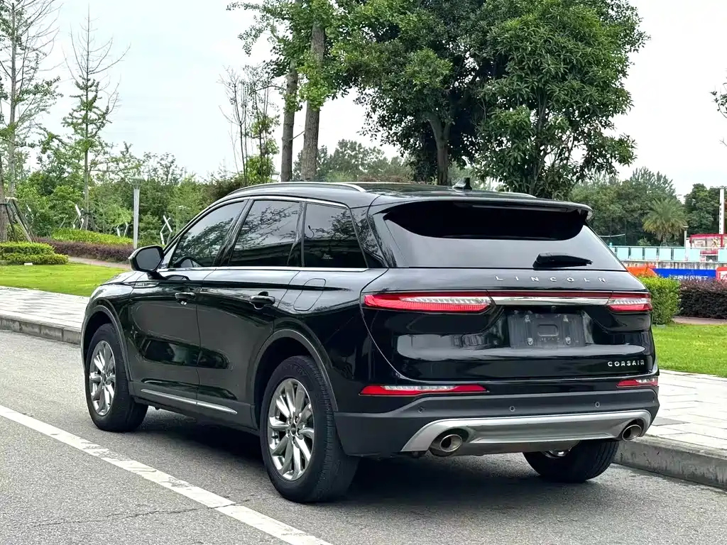 LINCOLN ADVENTURER 2021