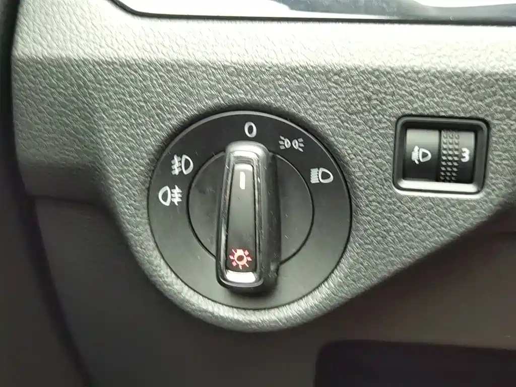 VOLKSWAGEN BORA 2018
