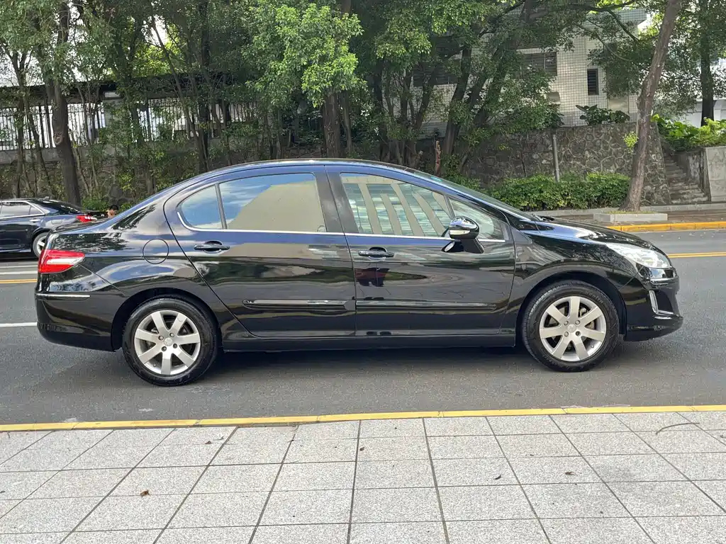 PEUGEOT 408 2013