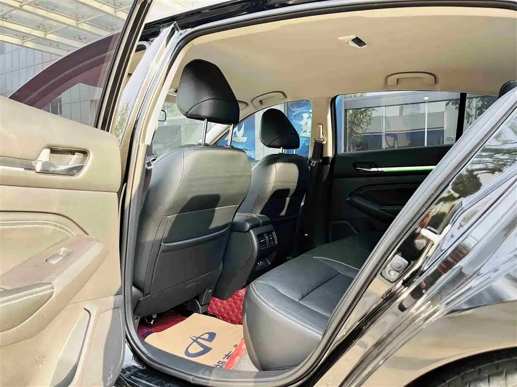NISSAN TEANA 2022