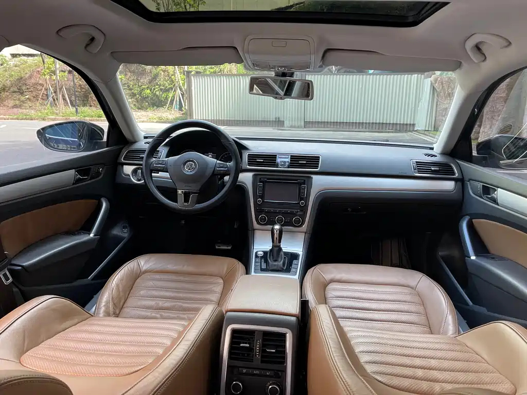 VOLKSWAGEN PASSAT 2014