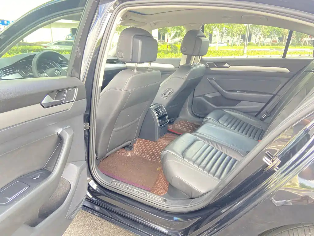 VOLKSWAGEN MAGOTAN 2018