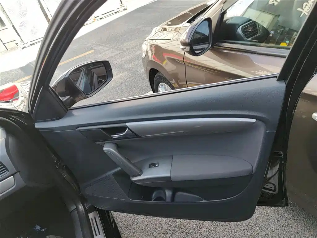 VOLKSWAGEN LAVIDA 2013