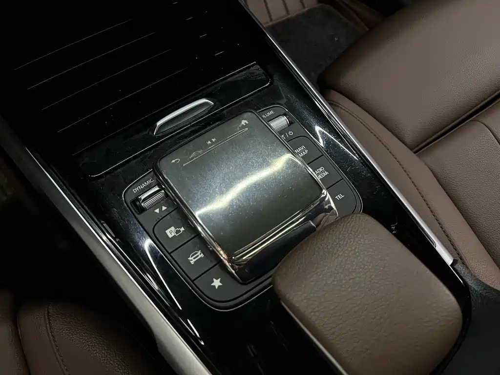 MERCEDES BENZ GLB 2021