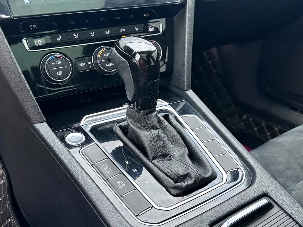 VOLKSWAGEN MAGOTAN 2017