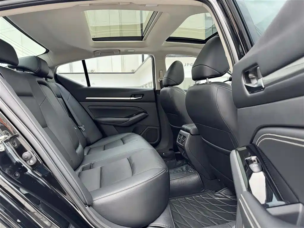 NISSAN TEANA 2022