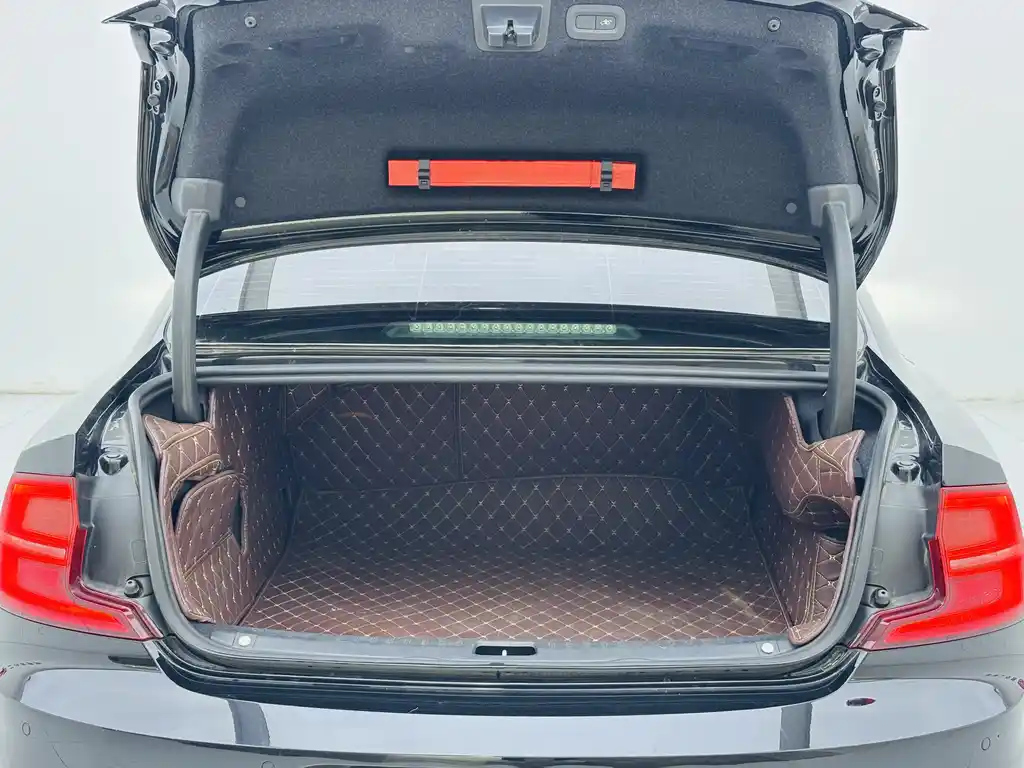 VOLVO S90 2017