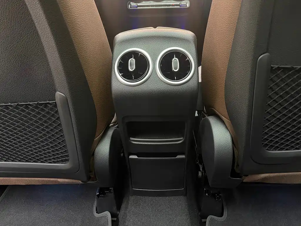 MERCEDES BENZ GLB 2024