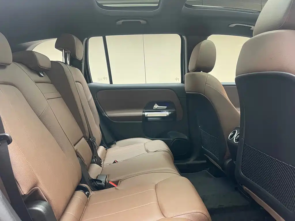 MERCEDES BENZ GLB 2024