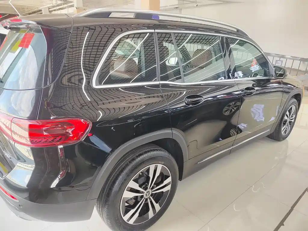 MERCEDES BENZ GLB 2024