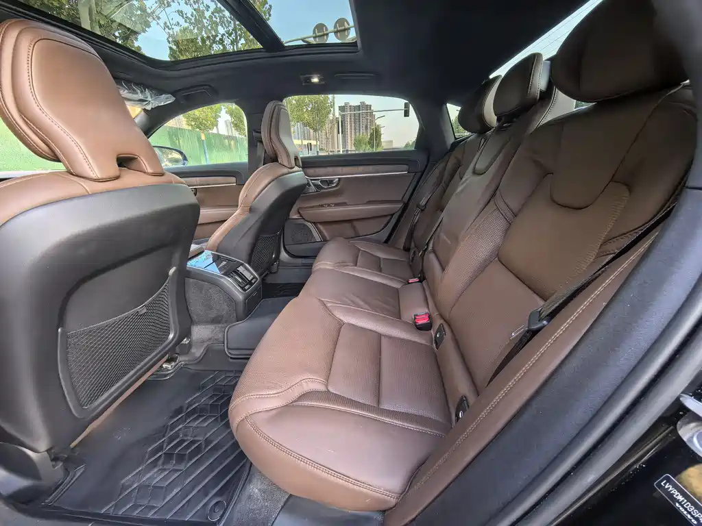 VOLVO S90 2024