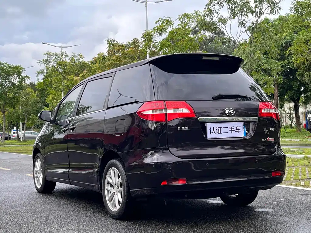 BYD M6 2015