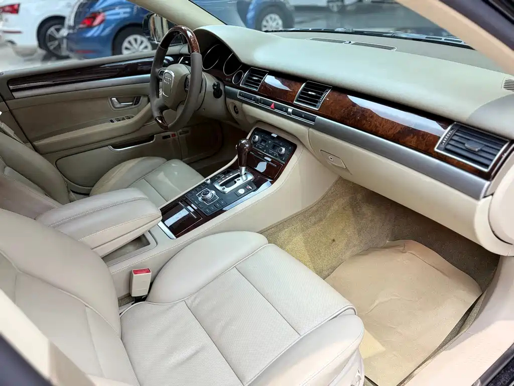 AUDI A8 2010