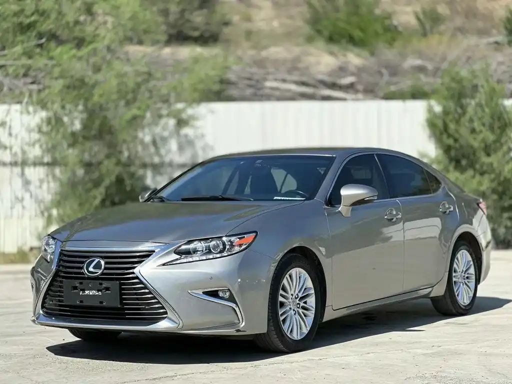 LEXUS ES 2015