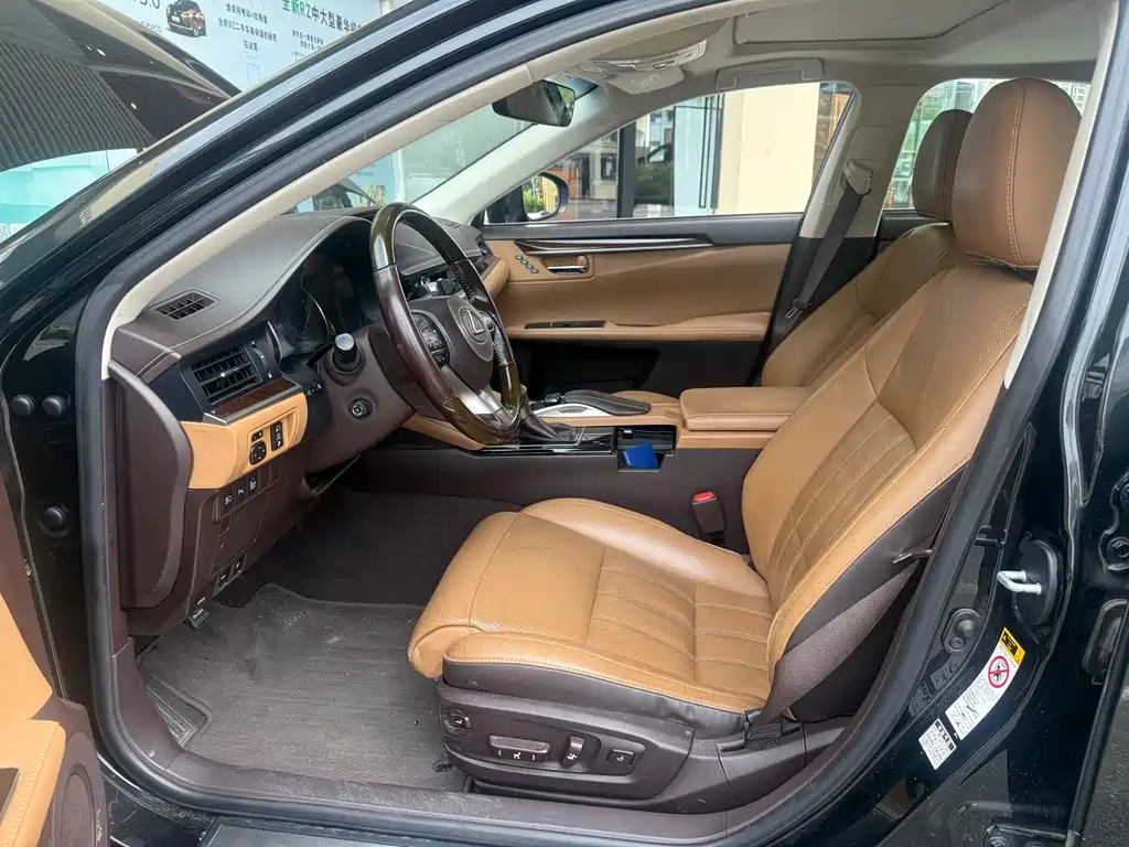 LEXUS ES 2015