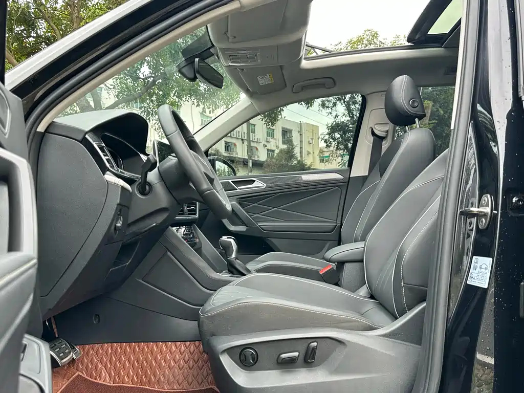 VOLKSWAGEN TIGUAN L 2024