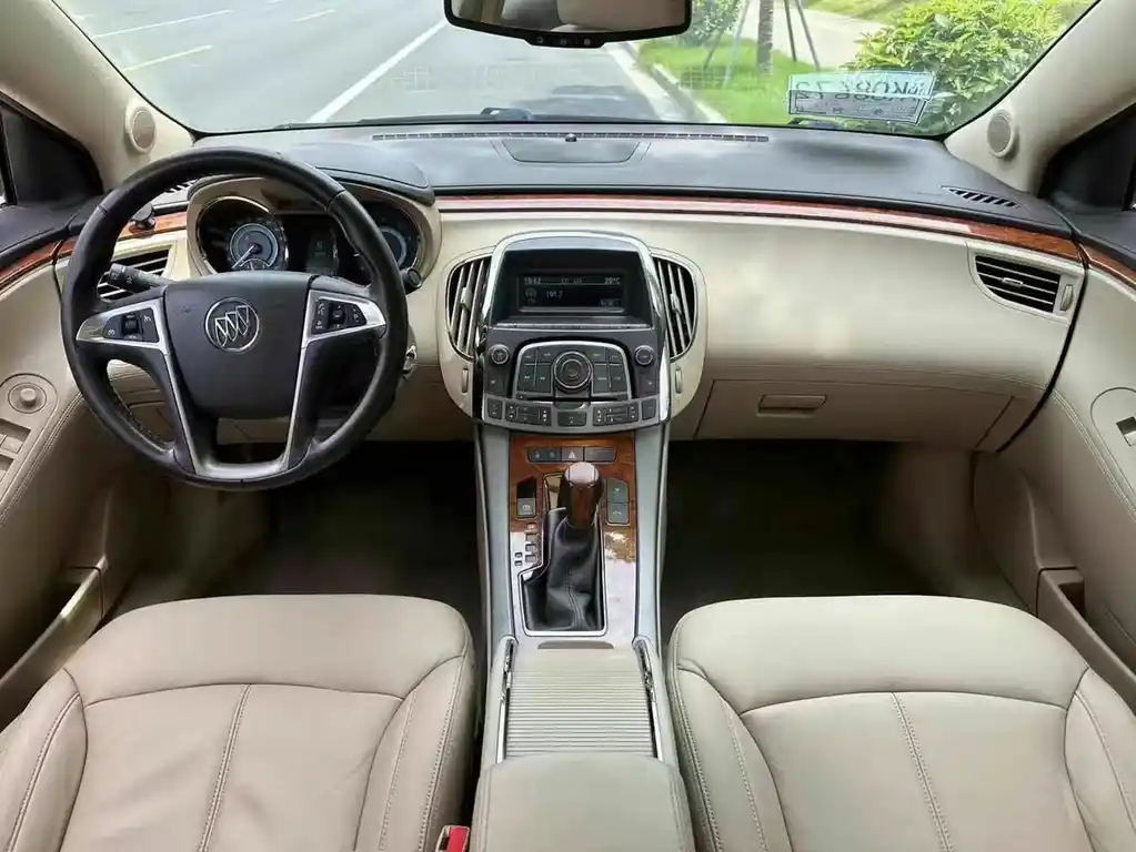 BUICK LACROSSE 2010