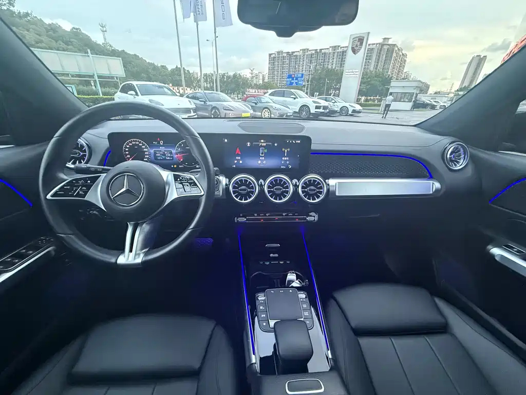 MERCEDES BENZ GLB 2024