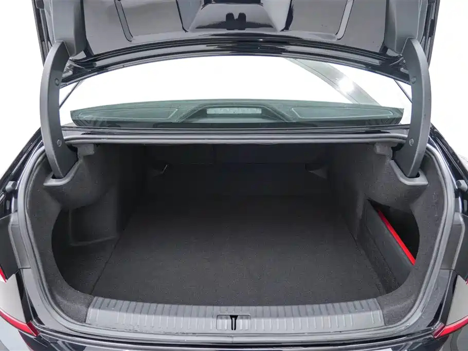 VOLKSWAGEN PASSAT 2022