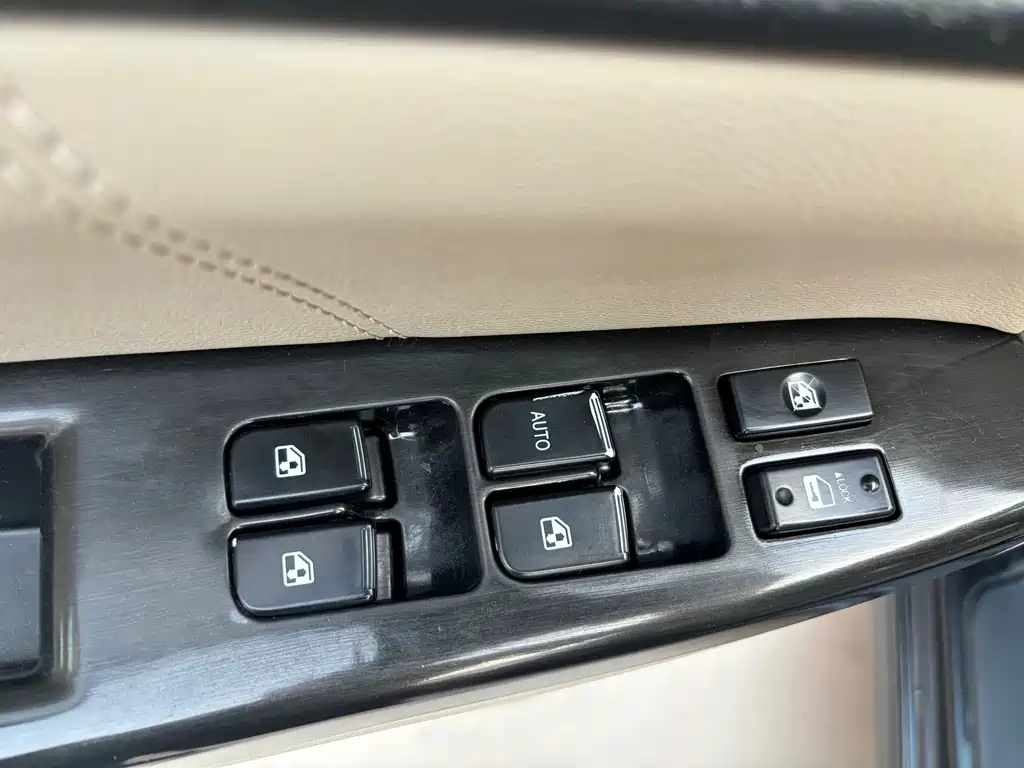 CHANGAN EADO 2013