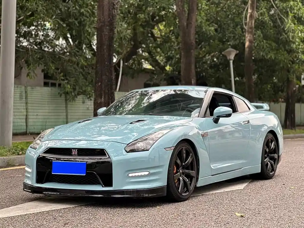 NISSAN GT-R 2010