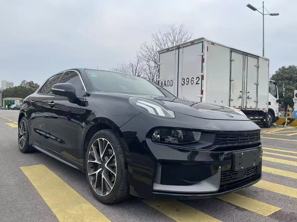 LYNK&CO 03 2018