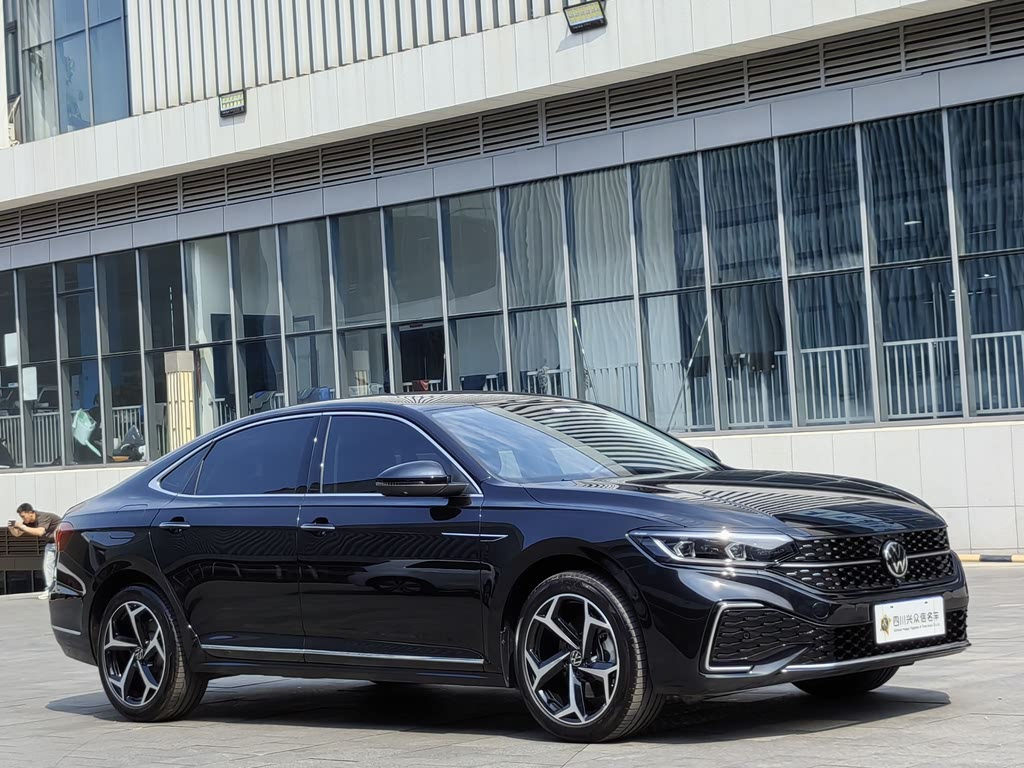 VOLKSWAGEN PASSAT 2025