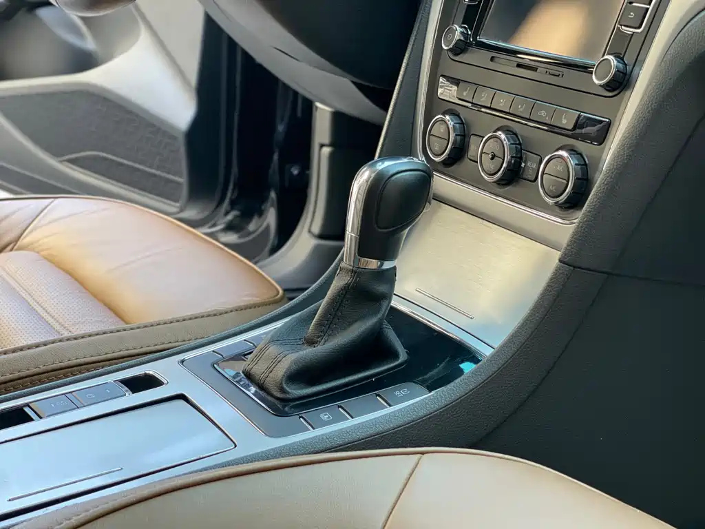 VOLKSWAGEN PASSAT 2014