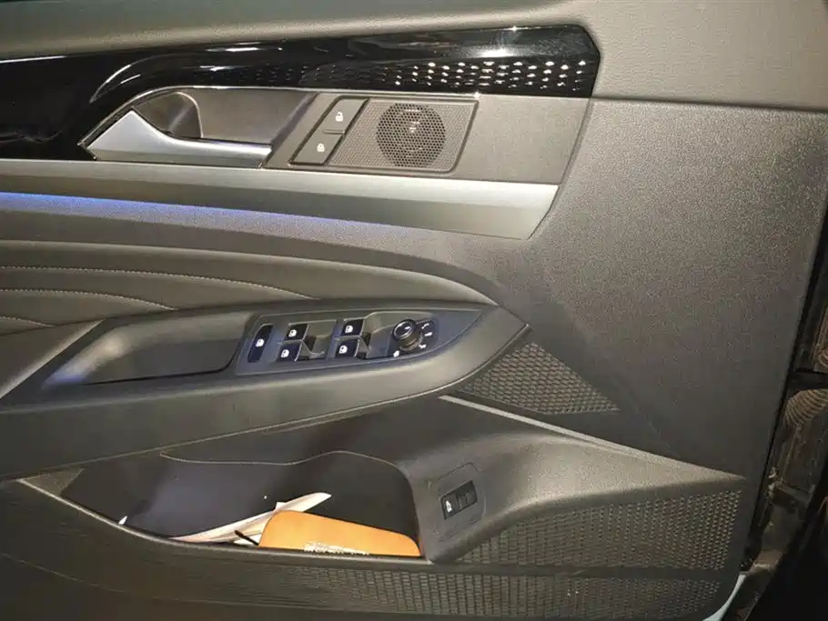 VOLKSWAGEN PASSAT 2022