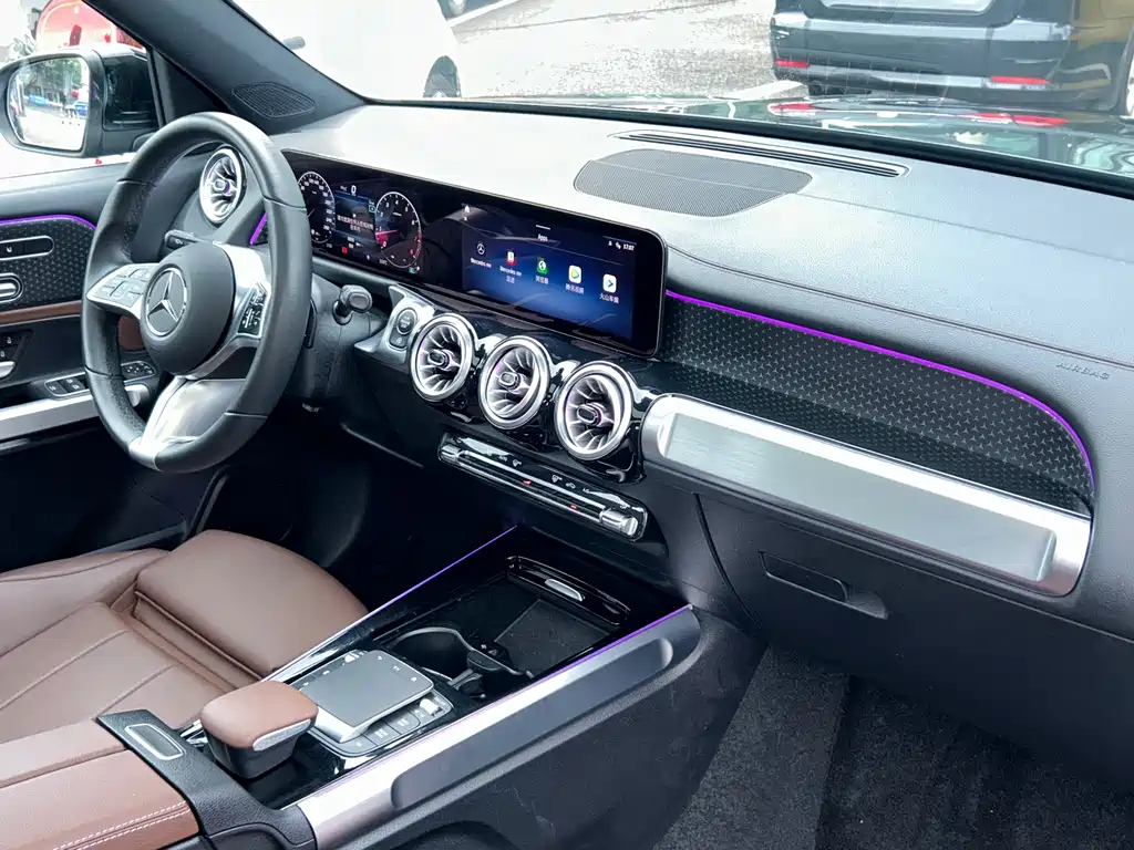 MERCEDES BENZ GLB 2024