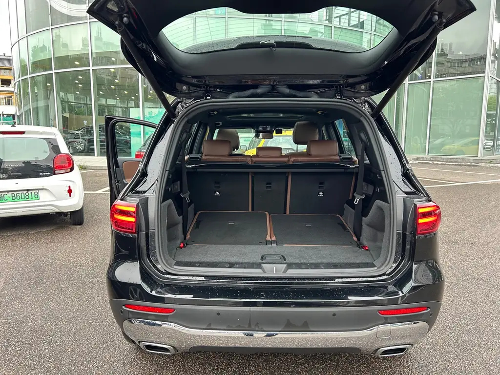 MERCEDES BENZ GLB 2024