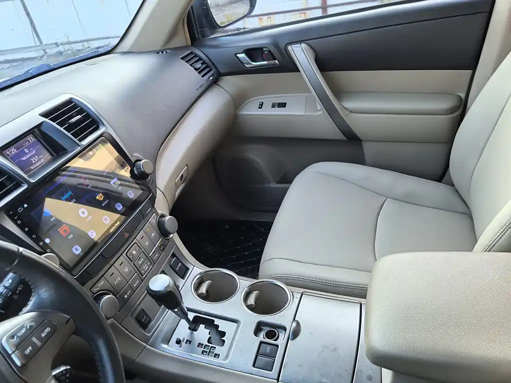 TOYOTA HIGHLANDER 2012