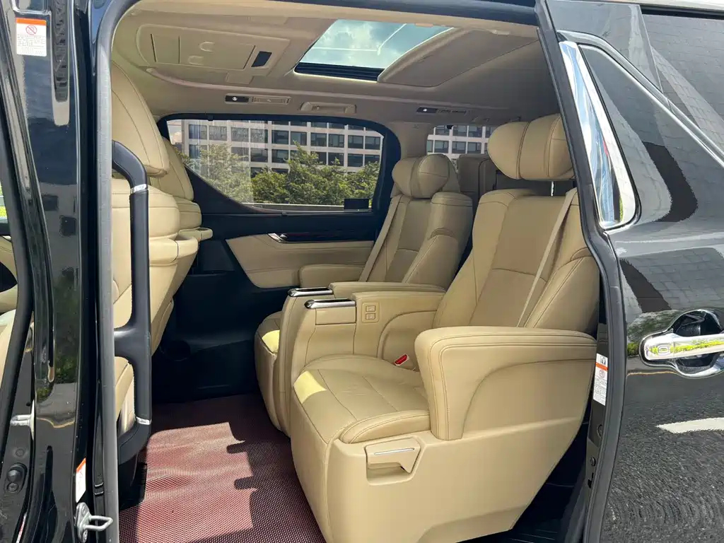 TOYOTA ALPHARD 2015