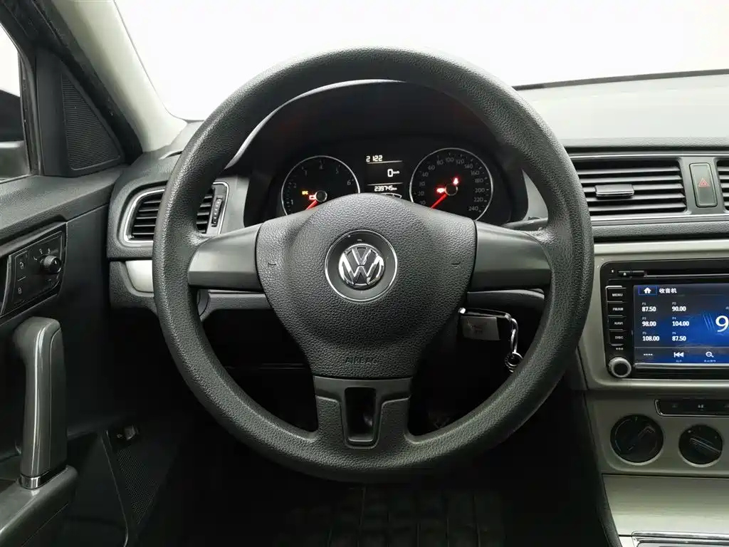 VOLKSWAGEN LAVIDA 2013