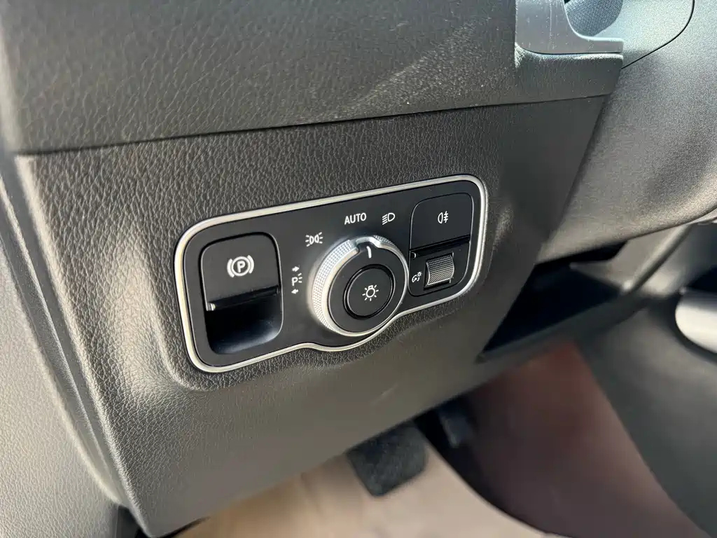 MERCEDES BENZ GLB 2023